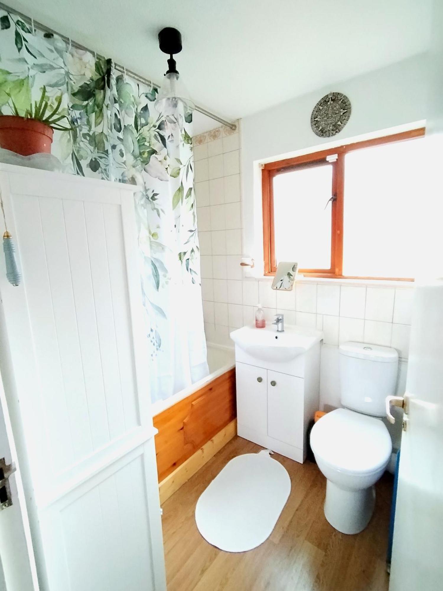 Home Away Home Near Heathrow Airport Cowley  Ngoại thất bức ảnh