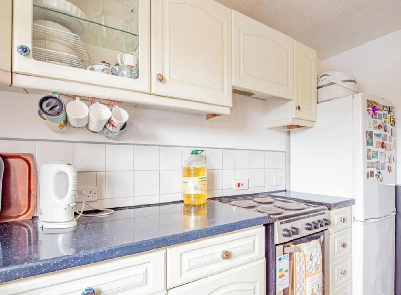Home Away Home Near Heathrow Airport Cowley  Ngoại thất bức ảnh